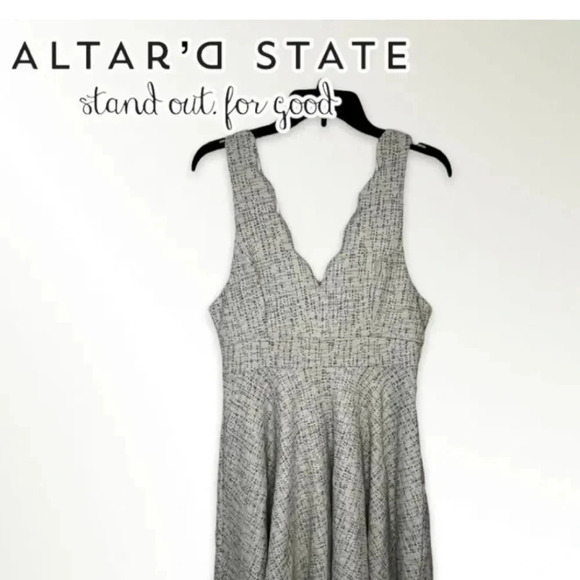 EUC- Altar’d State Sleeveless Scalloped V-Neck Dress-Cream/Blk Speckle - Picture 2 of 8